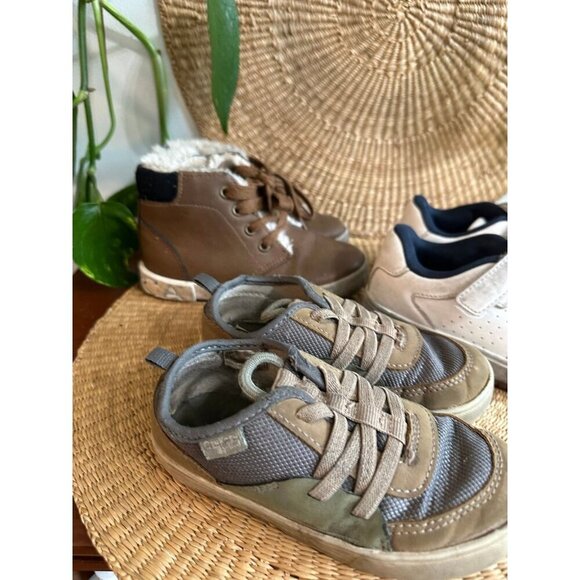 Kids size 8/9 toddler shoes set of 3 - Picture 2 of 12